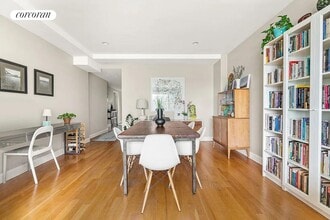 10 Slocum Pl in Brooklyn, NY - Building Photo - Building Photo