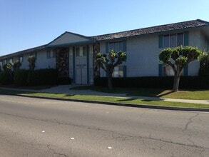 1514 Lincoln Blvd in Tracy, CA - Foto de edificio - Building Photo