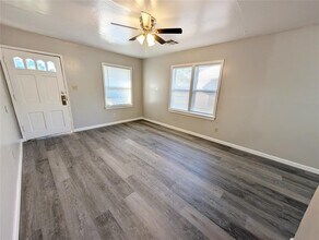 221 E Myrtle Dr in Midwest City, OK - Building Photo - Building Photo