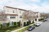 535-561 Montecito St in Santa Barbara, CA - Foto de edificio - Building Photo