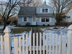 703 Avondale St in Kent, OH - Foto de edificio - Building Photo