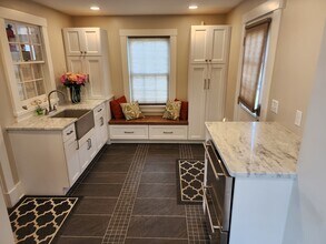 211 Elm St, Unit Single family house in Dartmouth, MA - Building Photo - Building Photo
