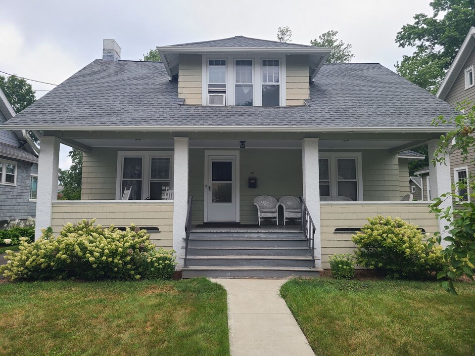 40 Vera St in West Hartford, CT - Building Photo