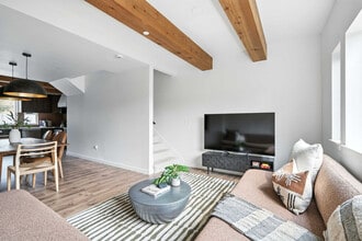 925 NE 23rd Ave in Portland, OR - Building Photo - Building Photo