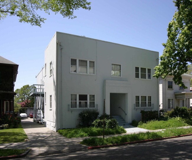 2208 Martin Luther King Jr Way in Berkeley, CA - Building Photo - Building Photo
