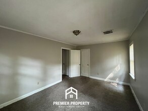1058 S Highland St in Memphis, TN - Foto de edificio - Building Photo