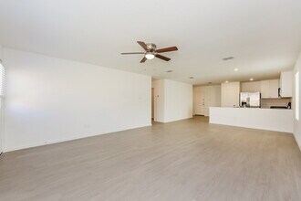 2205 La Vis Ln in Fort Worth, TX - Foto de edificio - Building Photo