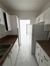 7730 Dickens Ave in Miami Beach, FL - Foto de edificio - Building Photo