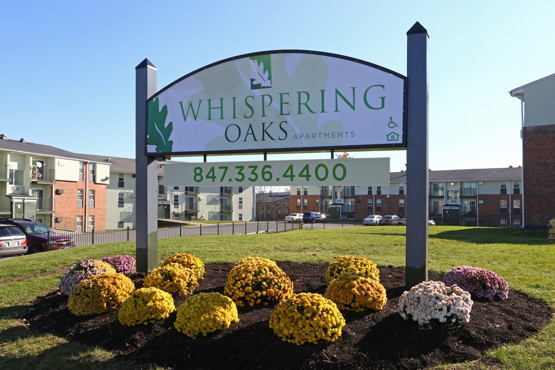 Whispering Oaks Apartments in Waukegan, IL - Foto de edificio