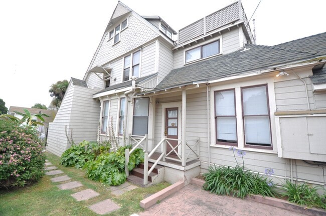 property at 306-308 W Mission St