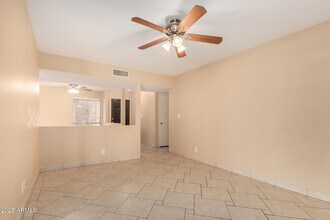 2955 W Wagoner Rd in Phoenix, AZ - Building Photo - Building Photo