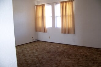 2209 Stoneybrook Rd in Pekin, IL - Building Photo - Building Photo