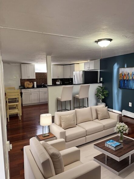 128 Neponset Ave, Unit 1 in Boston, MA - Foto de edificio