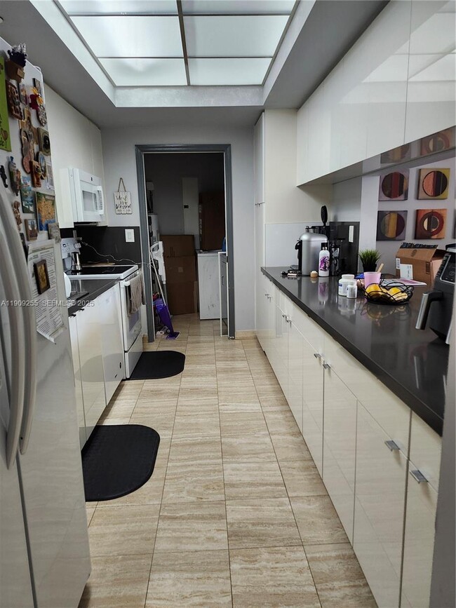 9805 NW 52nd St in Doral, FL - Building Photo - Building Photo