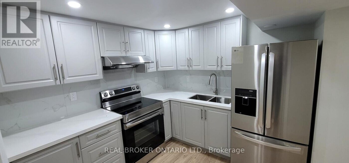 6 Banting Crescent in Brampton, ON - Building Photo