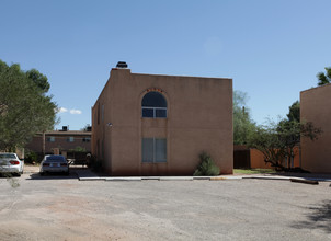 914-926 N Belvedere Ave in Tucson, AZ - Building Photo - Building Photo