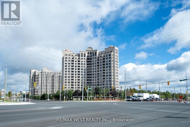 9225 Jane St in Vaughan, ON - Building Photo - Building Photo