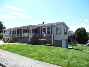 12-14 N Phillips Ave in Waynesboro, PA - Building Photo - Building Photo
