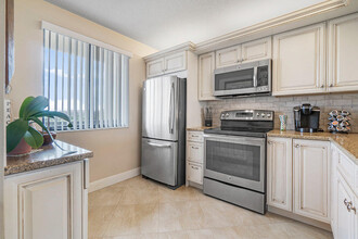 1801 Marina Isle Way-Unit -406 in Jupiter, FL - Building Photo - Building Photo