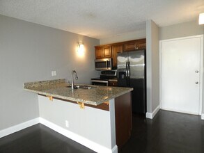 2701 Riverside Dr in Coral Springs, FL - Building Photo - Building Photo