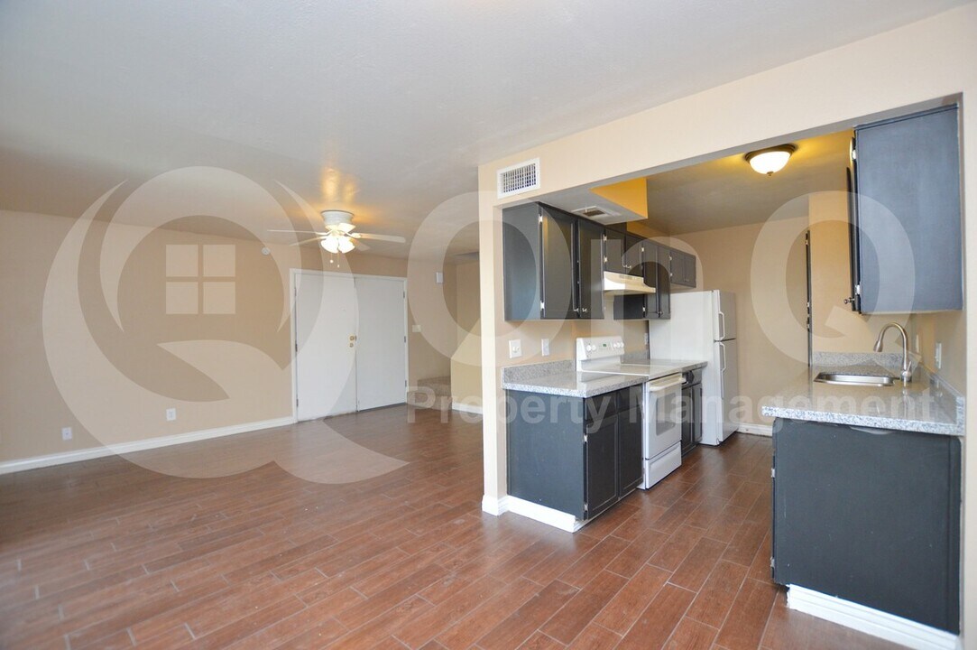 6052 W Golden Ln in Glendale, AZ - Building Photo