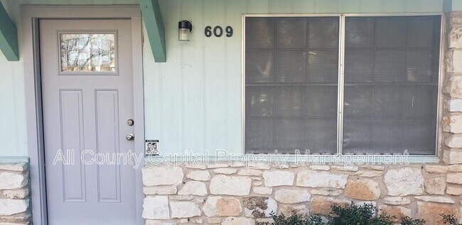 609 Bissonet Ln in Austin, TX - Foto de edificio - Building Photo