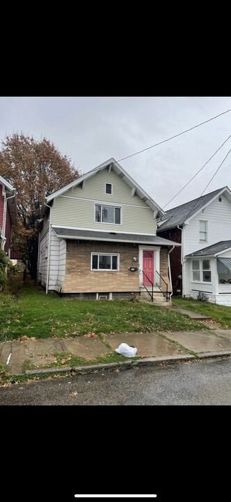 1512 Kenneth Ave in New Kensington, PA - Building Photo