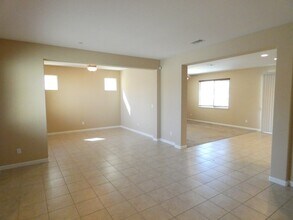 723 Del Mar Cir in Vacaville, CA - Building Photo - Building Photo