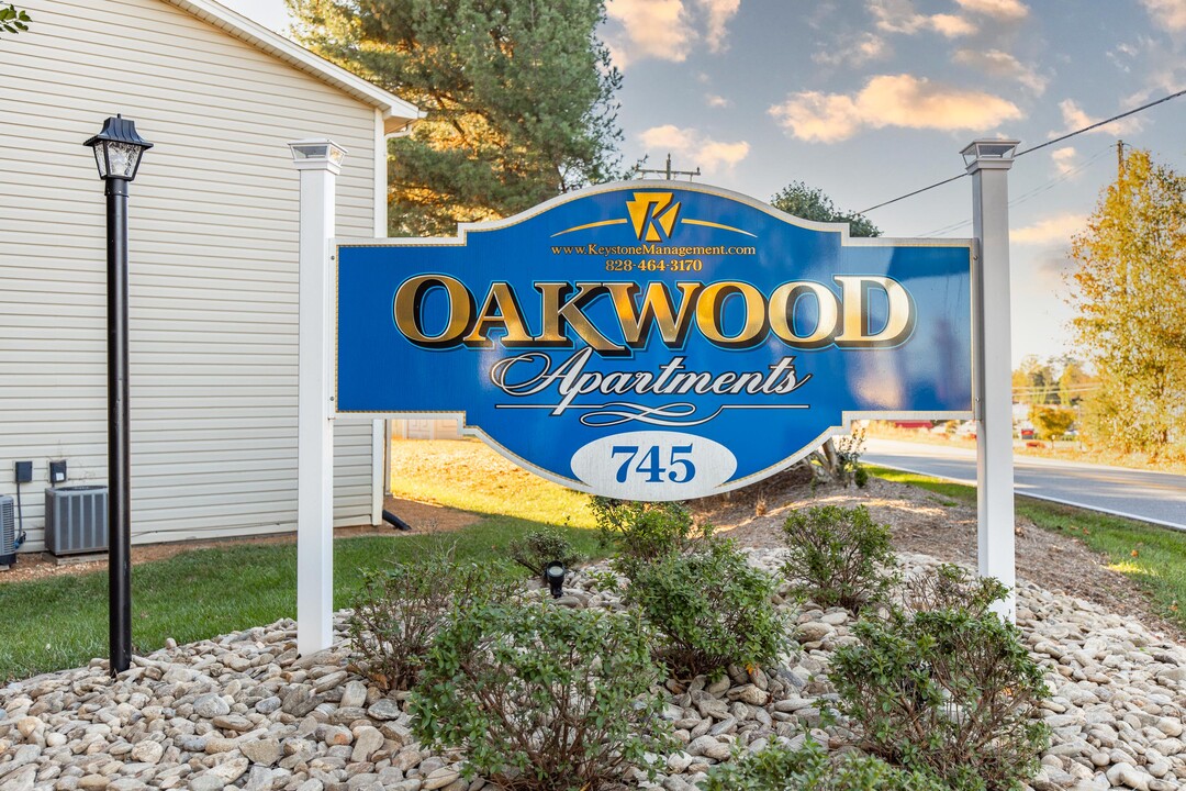 Oakwood Apartments Photo