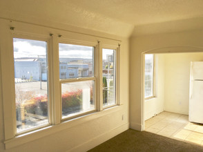 201 N F St in Aberdeen, WA - Building Photo - Interior Photo