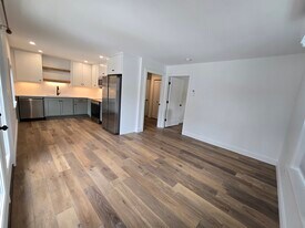 143 Martin Rd in Kittery, ME - Building Photo