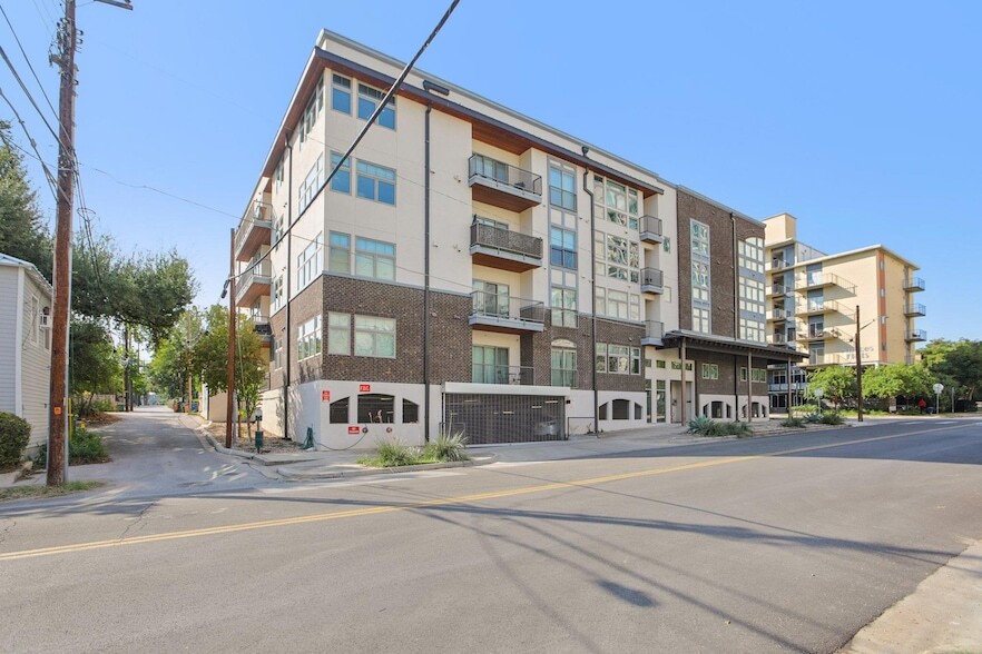 908 Nueces St, Unit 28 in Austin, TX - Building Photo