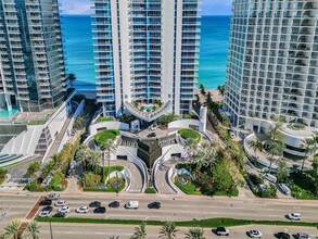 17001 Collins Ave in Sunny Isles Beach, FL - Building Photo - Building Photo