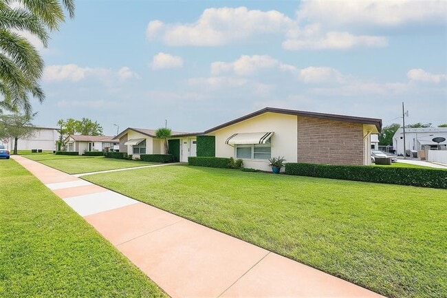 3520 Polk St in Hollywood, FL - Building Photo - Building Photo