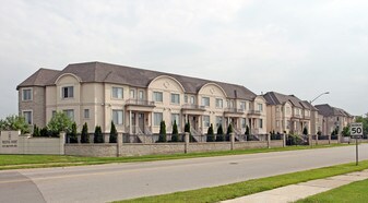 9133 Bayview Ave in Richmond Hill, ON - Building Photo