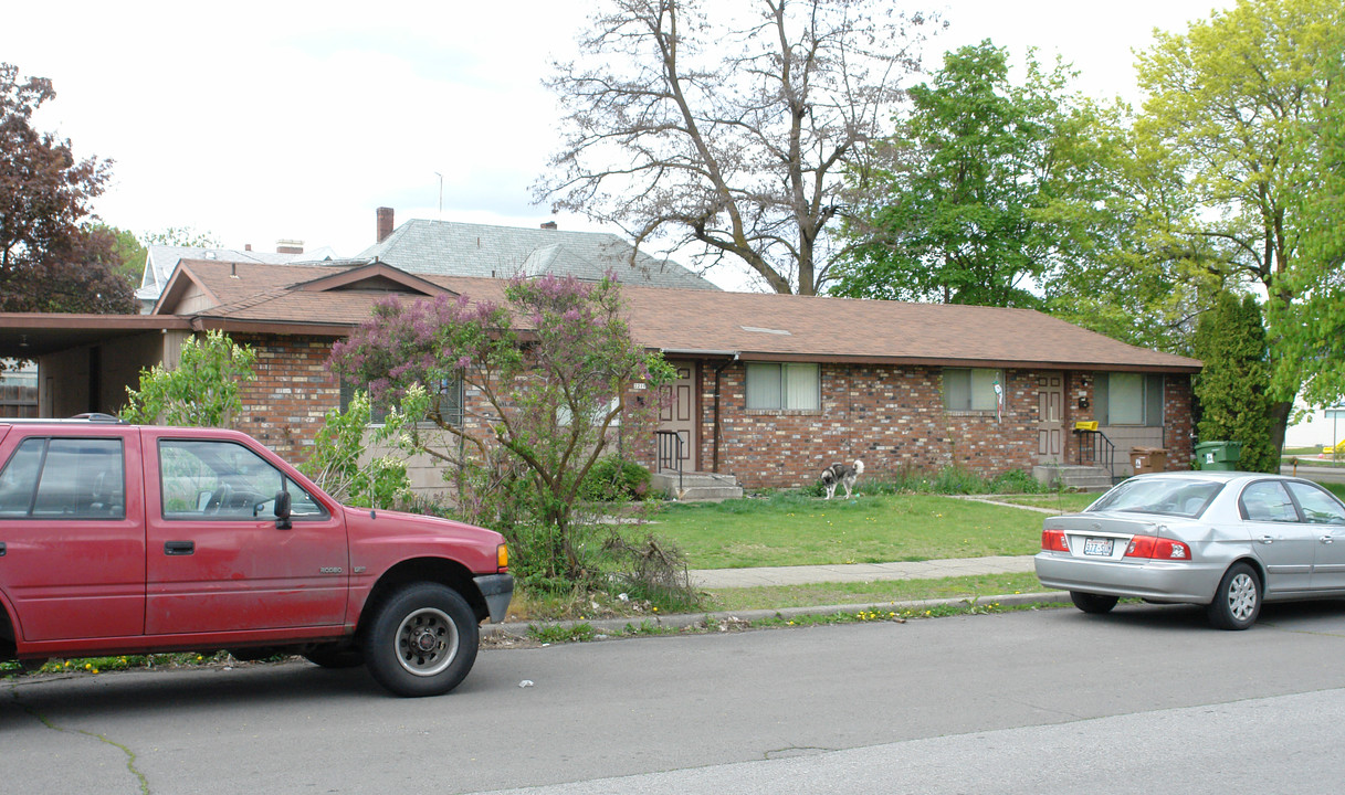 2217-2221 N Lincoln St in Spokane, WA - Building Photo