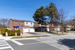 10 L'amoreaux Dr in Toronto, ON - Building Photo