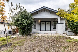 1317 W French Pl in San Antonio, TX - Building Photo - Building Photo