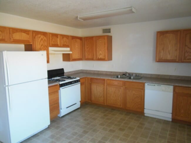 5753 Pinon Dulce Rd NW in Albuquerque, NM - Building Photo - Building Photo
