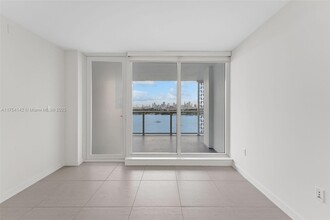 910 West Ave, Unit 1408 in Miami Beach, FL - Building Photo - Building Photo