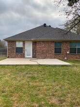 404 Maplewood St in Azle, TX - Foto de edificio - Building Photo