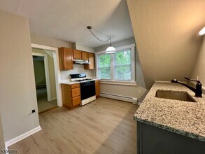 482 Louisa Ave in Wyckoff, NJ - Building Photo - Building Photo