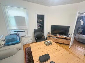 44 Elm St, Unit 2 in Somerville, MA - Building Photo - Building Photo