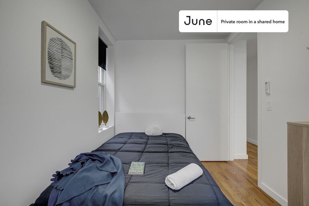 Room in Shared 5.0 bed/1.5 bath home in Queens, NY - Building Photo