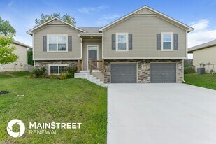 409 Golfview Dr in Pleasant Hill, MO - Building Photo