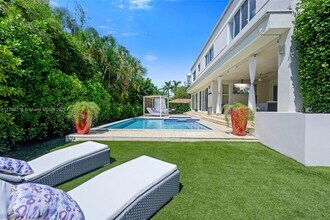 7800 Center Bay Dr in North Bay Village, FL - Building Photo - Building Photo