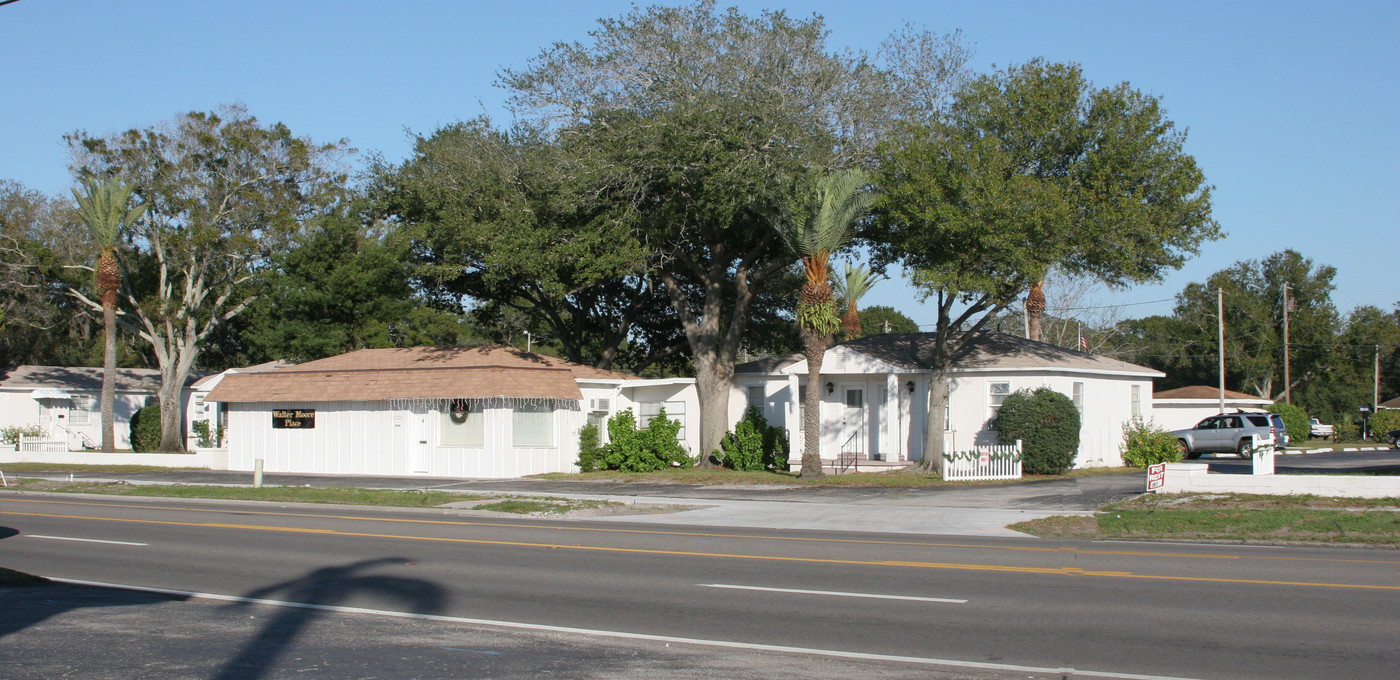 Walter Moore Place in Largo, FL - Building Photo