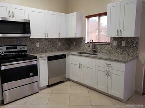 8362 NW 107 Ct in Doral, FL - Building Photo - Building Photo