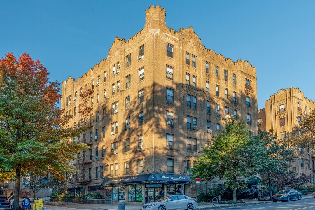 135 Prospect Park SW in Brooklyn, NY - Building Photo