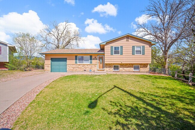 204 Cielo Vista St in Colorado Springs, CO - Foto de edificio - Building Photo